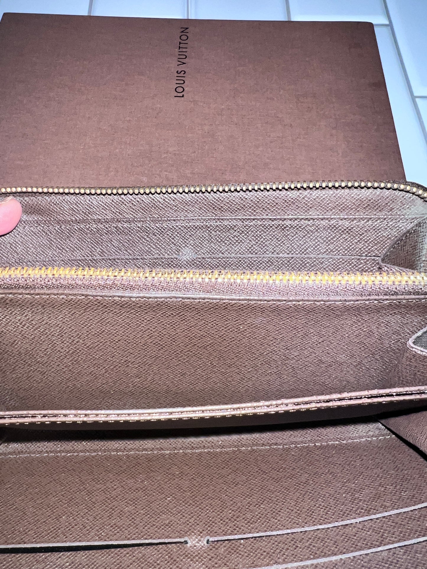 Louis Vuitton Zippy Wallet Damier Ebene